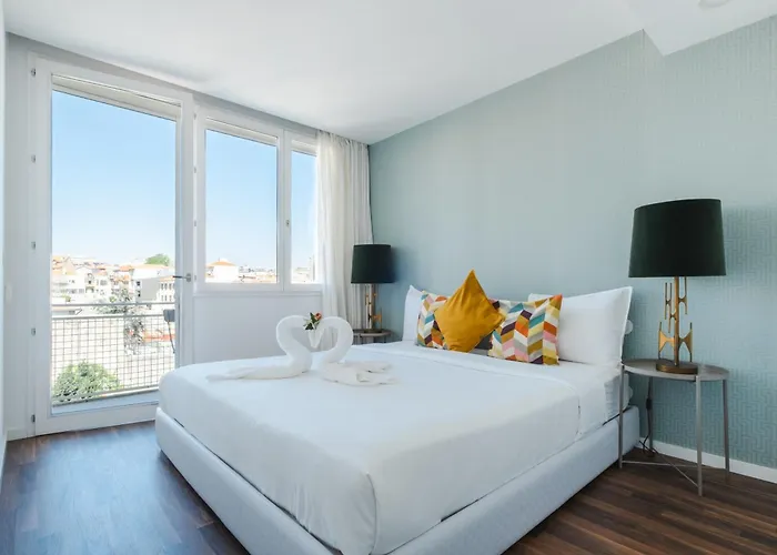 Ceuta Flat, Charming Balcony Over Rooftops Porto