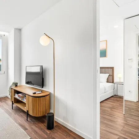 Ceuta Flat, Charming Balcony Over Rooftops Porto
