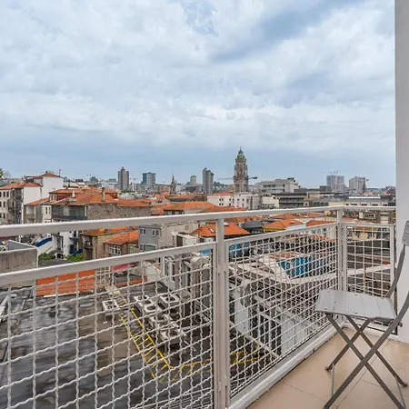 Ceuta Flat, Charming Balcony Over Rooftops 波尔图