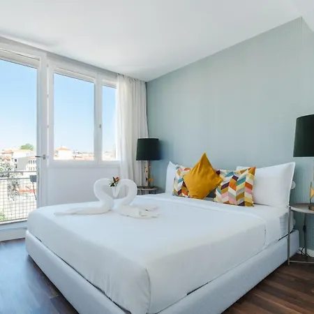 Ceuta Flat, Charming Balcony Over Rooftops Porto